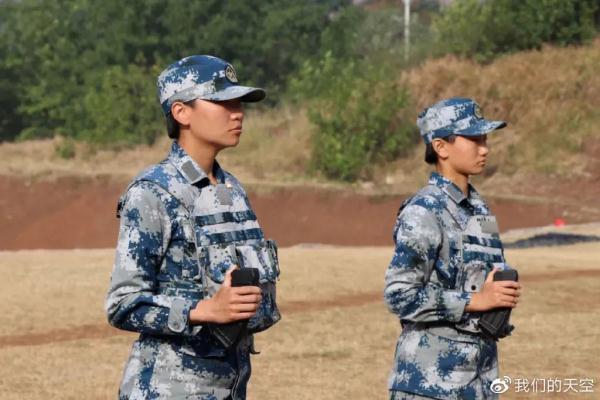 华科女硕士周钰：把笔杆子握好后，我选择去握握枪杆子-9.jpg