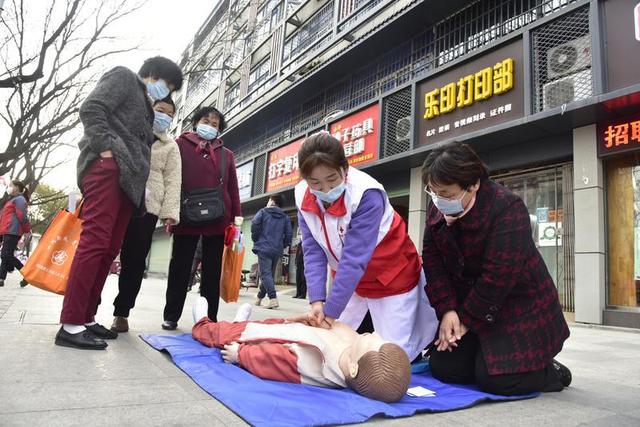 弘扬雷锋精神 彰显古城新风 高陵区开展学雷锋志愿服务主题活动-2.jpg